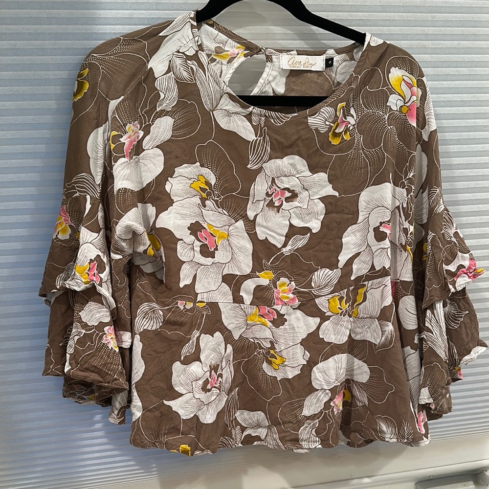 Ava sky small top